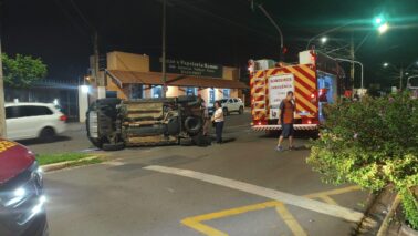 Bombeiros atendem acidente na madrugada deste domingo em Barretos