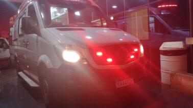 Colisão entre moto e caminhonete deixa condutora ferida (Foto: O Diário de Barretos)