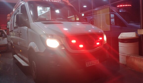 Colisão entre moto e caminhonete deixa condutora ferida (Foto: O Diário de Barretos)