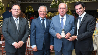 TIN_0901 Jornalista barretense é homenageado com o Troféu Dom José de Mattos em comemoração dos 57 anos de O Diário