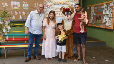 A celebração da Páscoa na rede municipal foi marcada pela entrega de ovos de chocolate para todos os alunos das escolas e Cemeis, no sábado (4).