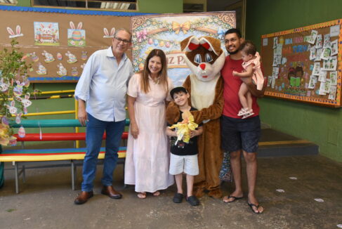 A celebração da Páscoa na rede municipal foi marcada pela entrega de ovos de chocolate para todos os alunos das escolas e Cemeis, no sábado (4).