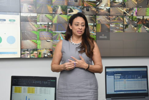 A concessionária Barretos Inteligente assumiu há 3 anos a responsabilidade pela implantação e substituição das lâmpadas no perímetro urbano, conforme contrato firmado com a Prefeitura da Estância Turística de Barretos