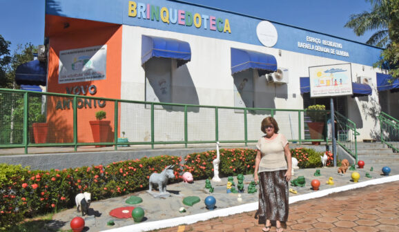 A Casa Acolhedora Vovô Antônio está comemorando hoje (21) os seus 28 anos de existência. O projeto, inaugurado em 21 de abril de 1998, inicialmente com 12 crianças atendidas