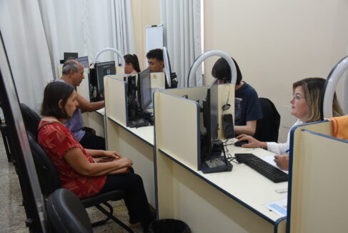 O Cartório Eleitoral de Barretos estará funcionando em sistema de plantão a partir desta sexta-feira, dia 1º de maio, no feriado do Dia do Trabalho, e prossegue no final de semana, para atender os eleitores que ainda não tiraram o título de eleitor