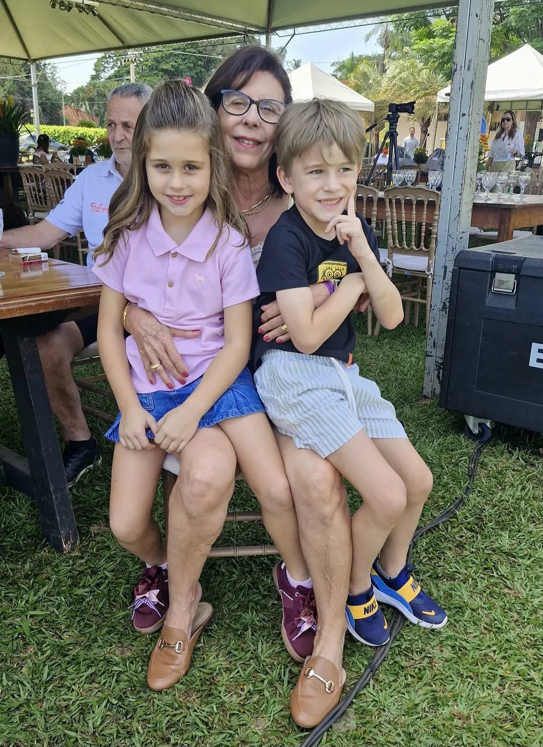 A vó Viviane Bonatelli Malho compareceu para o torneio de golfe