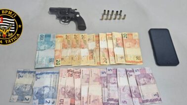 Jovem é detido em flagrante pela PM por porte ilegal de arma (Foto: O Diário de Barretos)