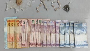 Menor é apreendido na prática de tráfico de entorpecentes (Foto: O Diário de Barretos)