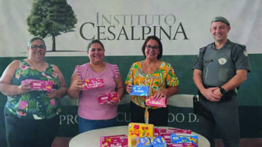 Polícia Militar entrega doação de bombons para assistidos do Instituto Cesalpina