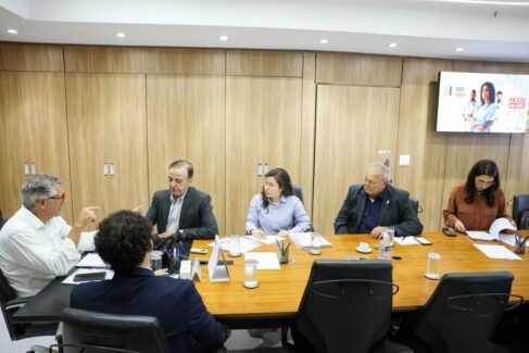 Em visita a Brasília, na última quarta-feira (1º), o presidente do Hospital de Amor, Henrique Prata, acompanhado do vice-prefeito Mussa Calil Neto e da diretora executiva do Hospital Amanda Gonçalves da Costa participaram de reunião com ministro da Saúde, Alexandre Padilha
