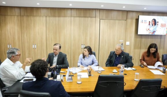 Em visita a Brasília, na última quarta-feira (1º), o presidente do Hospital de Amor, Henrique Prata, acompanhado do vice-prefeito Mussa Calil Neto e da diretora executiva do Hospital Amanda Gonçalves da Costa participaram de reunião com ministro da Saúde, Alexandre Padilha