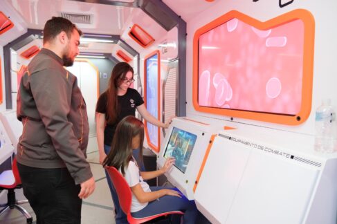 A Carreta Missão Gênesis do Hospital de Amor está estacionada até a próxima sexta-feira (10) no Colégio Nomelini.