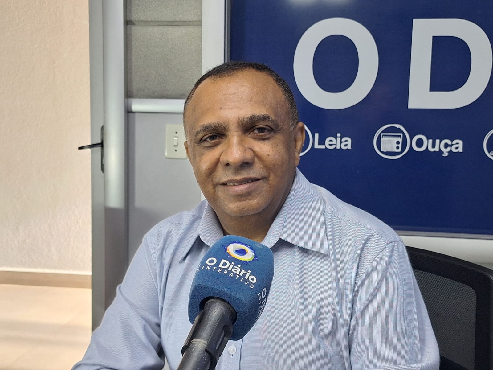 Vereador Elson Santos avalia trabalho da atual gestão municipal durante entrevista