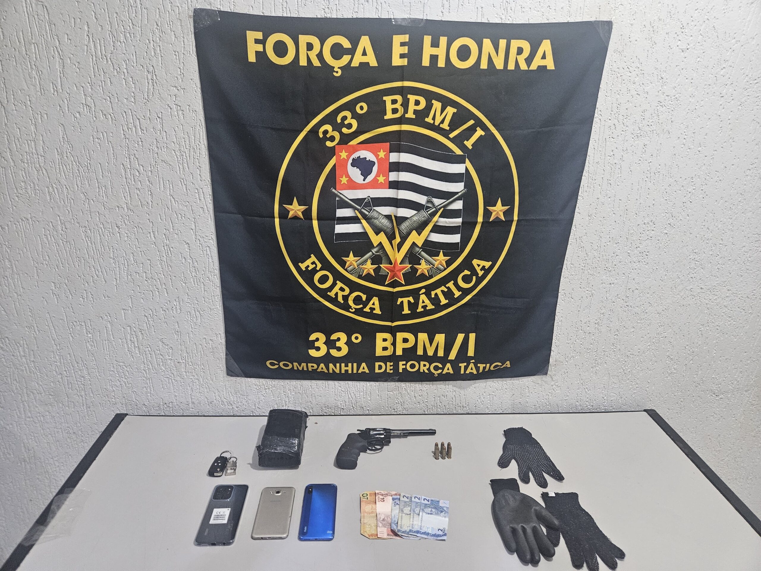 Polícia Militar detém suspeitos nos crimes de tráfico e porte ilegal de arma