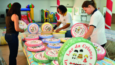 FILANTROPIA: Promoção da pizza é tradicional no Lar da Criança e beneficia entidades Promoção da pizza no Lar da Criança