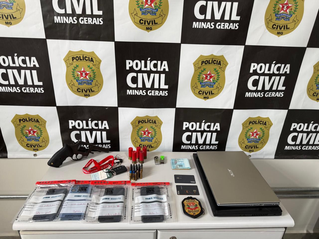 Polícia Civil realiza operação e desarticula grupo criminoso especializado em fraudes de compras com dados de terceiros
