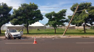 Condutora é socorrida após acidente na avenida Antonio Frederico Ozanan (Foto: O Diário de Barretos)