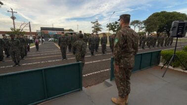 Os atiradores do Tiro de Guerra de Barretos participaram, na manhã desta sexta-feira (17), das comemorações do Dia do Exército Brasileiro.