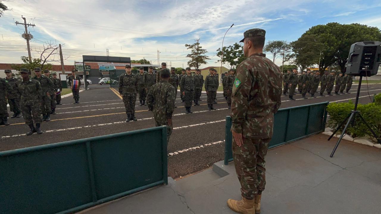 TG realiza formatura comemorativa ao Dia do Exército