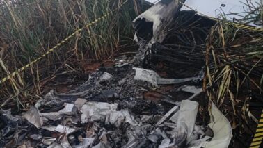Avião cai e mata uma pessoa na área rural de Altair (Foto: O Diário de Barretos)