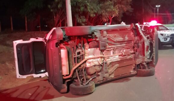 Bombeiros são acionados para capotamento na via das Comitivas (Foto: O Diário de Barretos)