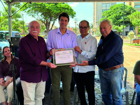 Vereador recebe título por apoio a ação de prevenção a saúde bucal