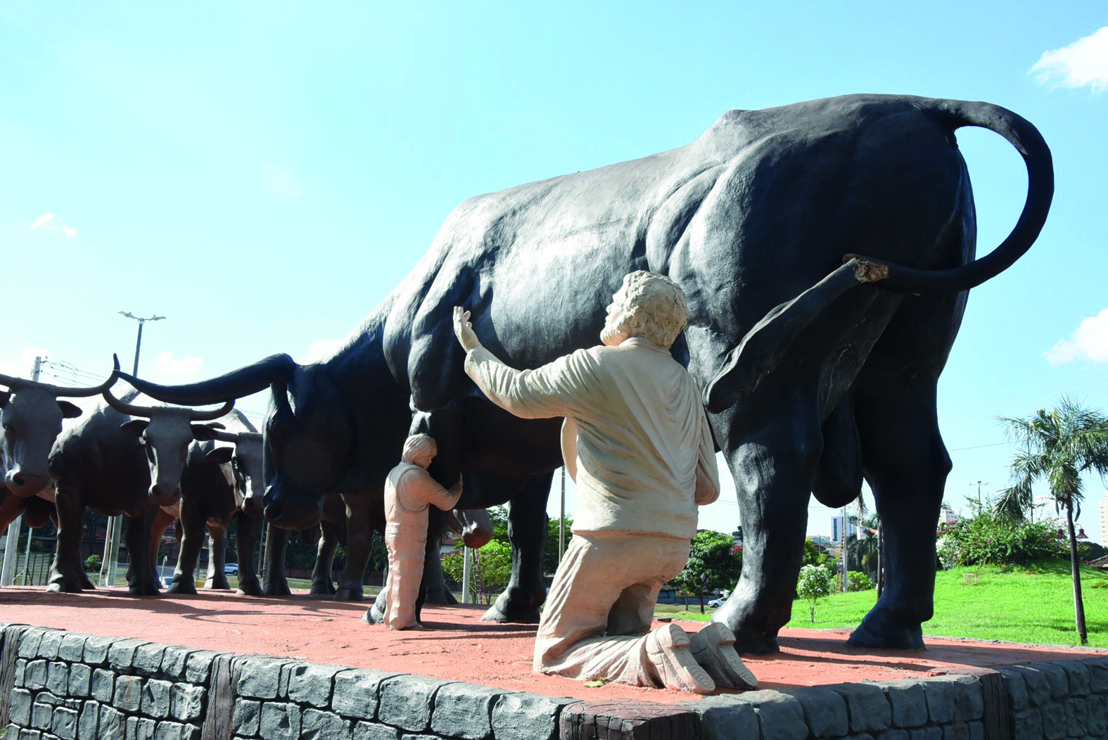 Vandalismo danifica monumento na região dos Lagos  