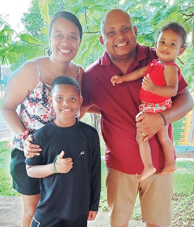 Erik Vinícios junto com a família