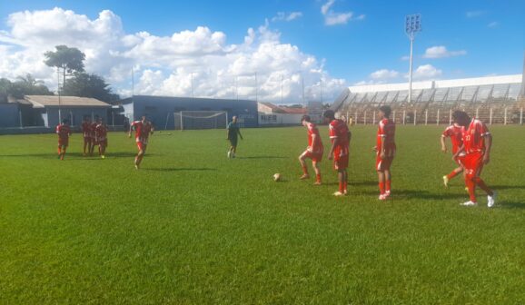 As equipes Sub-15 e Sub-17 do Barretos Esporte Clube, treinadas por Alan Kardec e Wagner Campagnuolo, vão estrear neste sábado (25), no Campeonato Paulista, jogando no estádio Fortaleza.