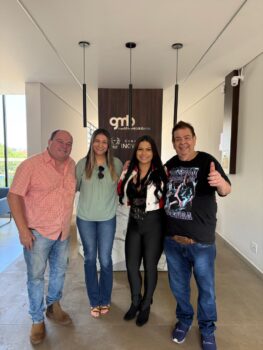 A talentosa cantora sertaneja Karol Ramalho