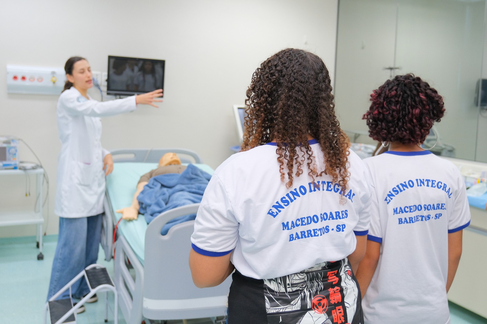 Alunos da FACISB recebem estudantes da rede estadual