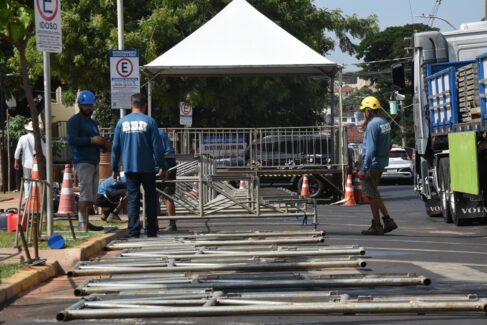 Desfile tropeiro e comércio aberto marcam sábado