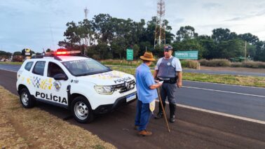 Polícia Militar Rodoviária encontra e resgata idoso em estado de desorientação em rodovia (Foto: O Diário de Barretos)