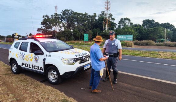 Polícia Militar Rodoviária encontra e resgata idoso em estado de desorientação em rodovia (Foto: O Diário de Barretos)