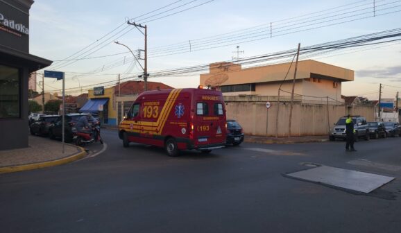 Colisão entre moto e bicicleta na área central (Foto: O Diário de Barretos)