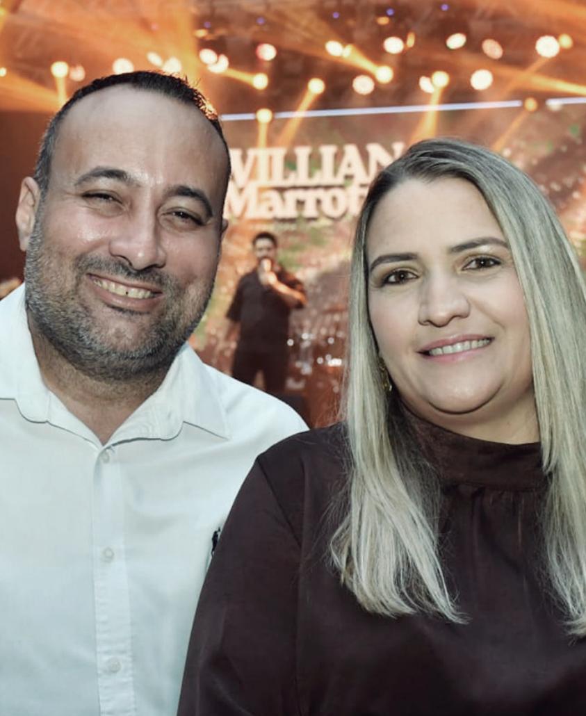 Anderson de Souza Alves e Poliana da Silva Alves prestigiaram o show As Lendas