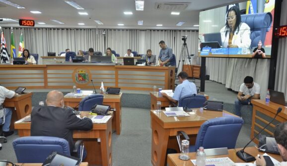 Os vereadores barretenses estiveram reunidos na sessão ordinária de segunda-feira (6), quando votaram cinco matérias que estavam na pauta, entre elas uma redação final e quatro projetos de lei, além de 99 requerimentos.