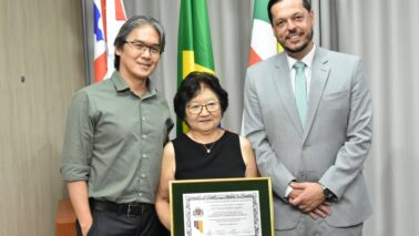 A Câmara Municipal de Barretos realizou sessão solene na noite da última quarta-feira (15), no plenário Ruy Menezes, para a entrega do Título de Cidadã Benemérita de Barretos