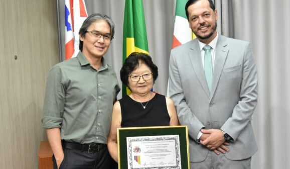 A Câmara Municipal de Barretos realizou sessão solene na noite da última quarta-feira (15), no plenário Ruy Menezes, para a entrega do Título de Cidadã Benemérita de Barretos