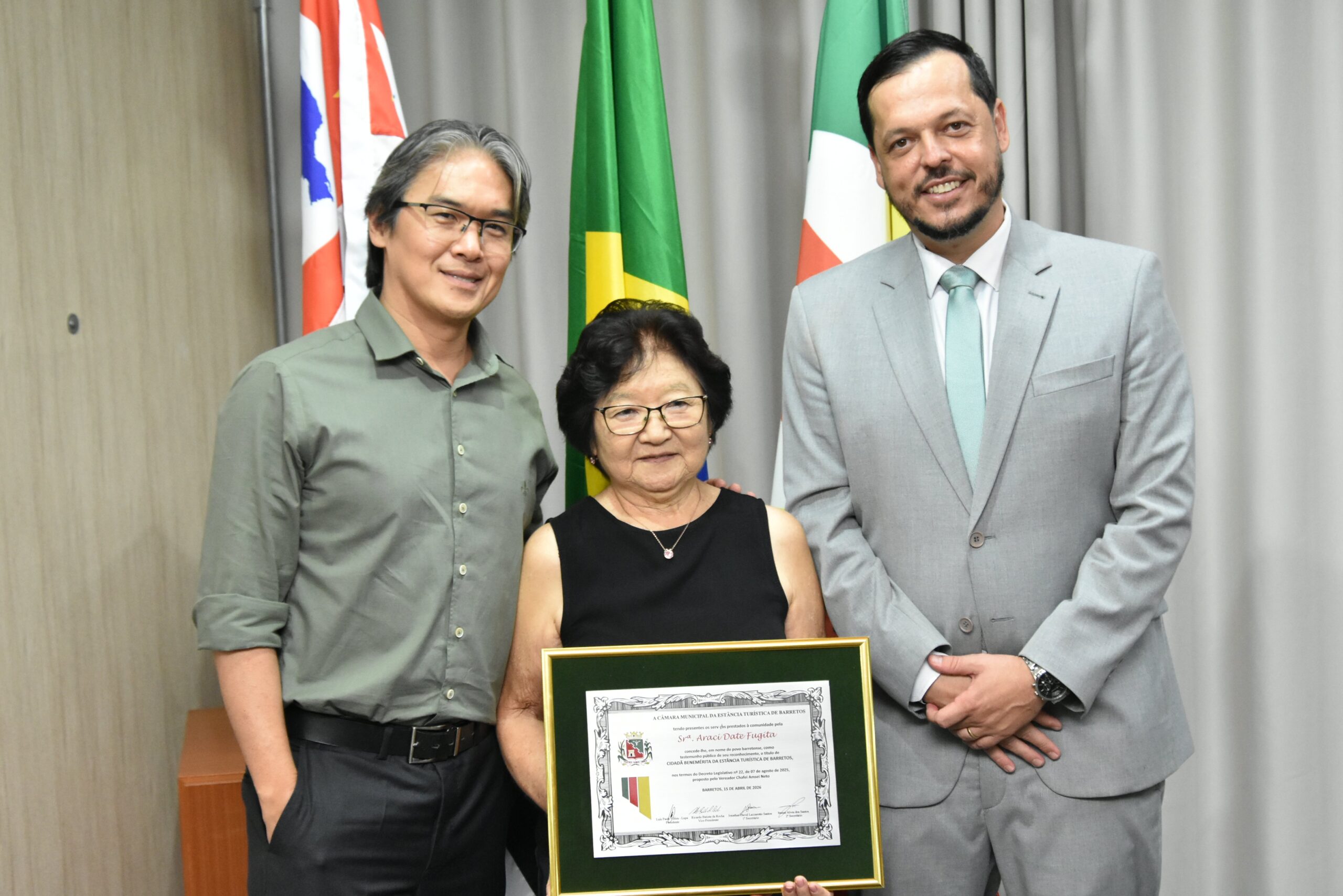 Câmara homenageia barretense com mais de 50 anos de atuação em empresa