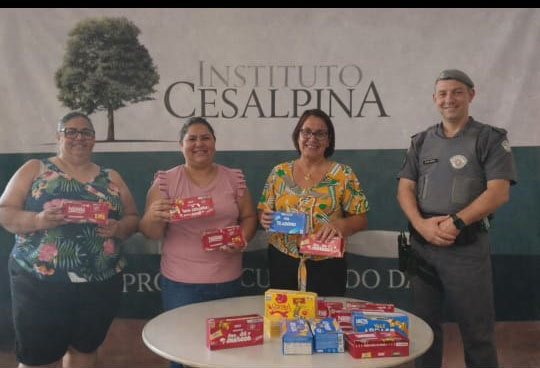 Polícia Militar entrega doação de bombons para assistidos do Instituto Cesalpina