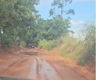 Os usuários da estrada de acesso ao Brejinho reclamaram das condições em que se encontra a via de acesso às propriedades rurais da região