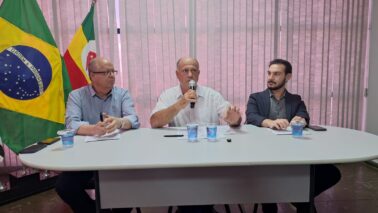 Superintendente NIlson Andrade ladeado pelo secretário Luis Carlos Buch e o procurador Bruno Freitas Correa Superintendente NIlson Andrade ladeado pelo secretário Luis Carlos Buch e o procurador Bruno Freitas Correa