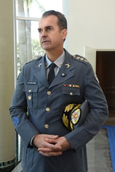 Coronel recebe honraria e se despede da PM 