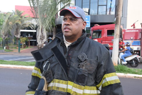 Sargento Duarte explicou sobre o combate ao fogo no telhado do shopping