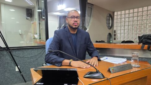 Vereador Tiagão da Saúde durante sessão da Câmara (Foto: Divulgação)