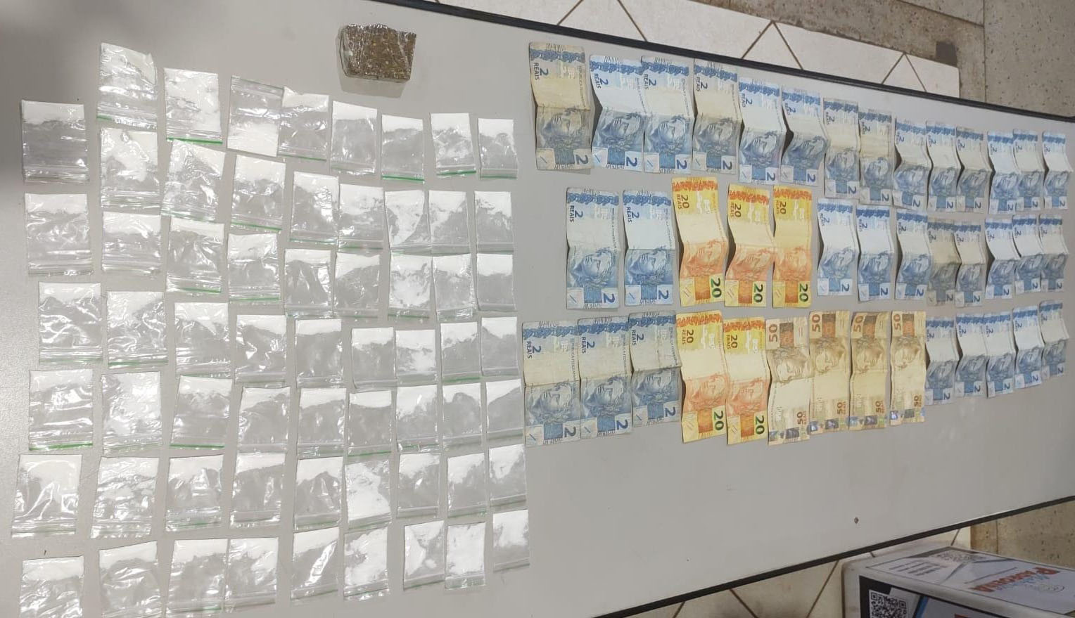 Mulher é presa na prática de tráfico de entorpecente
