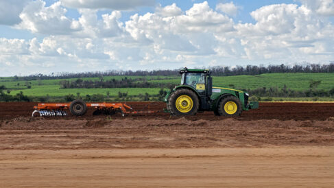 Tereos e Atvos realizaram os primeiros testes com tratores autônomos na cultura de cana (Foto: Divulgação)
