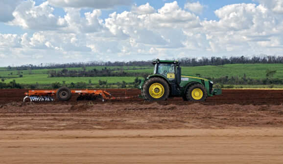 Tereos e Atvos realizaram os primeiros testes com tratores autônomos na cultura de cana (Foto: Divulgação)