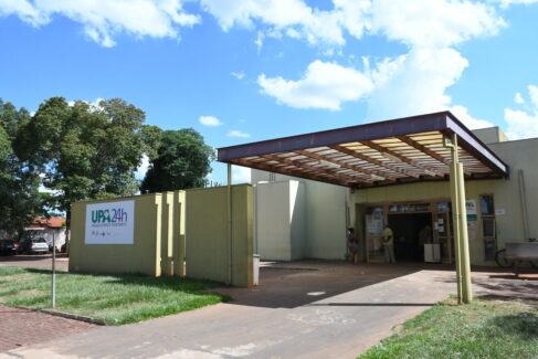 Entregador sofre queda devido a fio solto de internet (Foto: O Diário de Barretos)